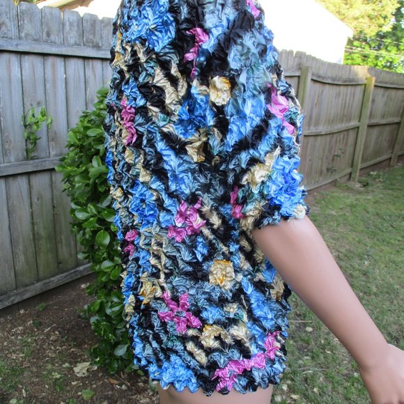 Lady's Shirt; Multi-Colored; Approximate Size S / M - Picture 6 of 7